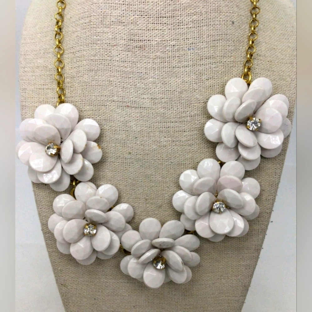 J. Crew Grayish Acrylic Flower Statement Necklace EUC 17"